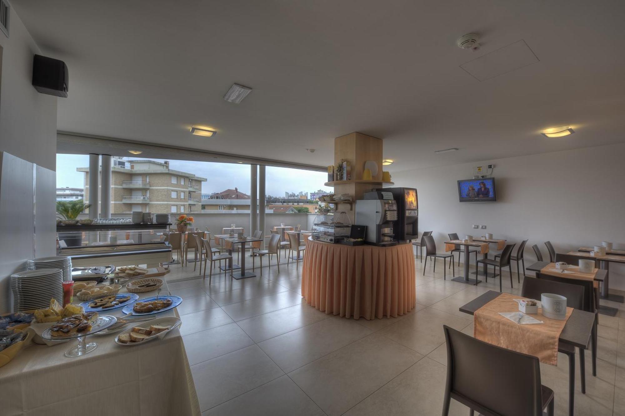 Hotel Pasha Lignano Sabbiadoro Bagian luar foto