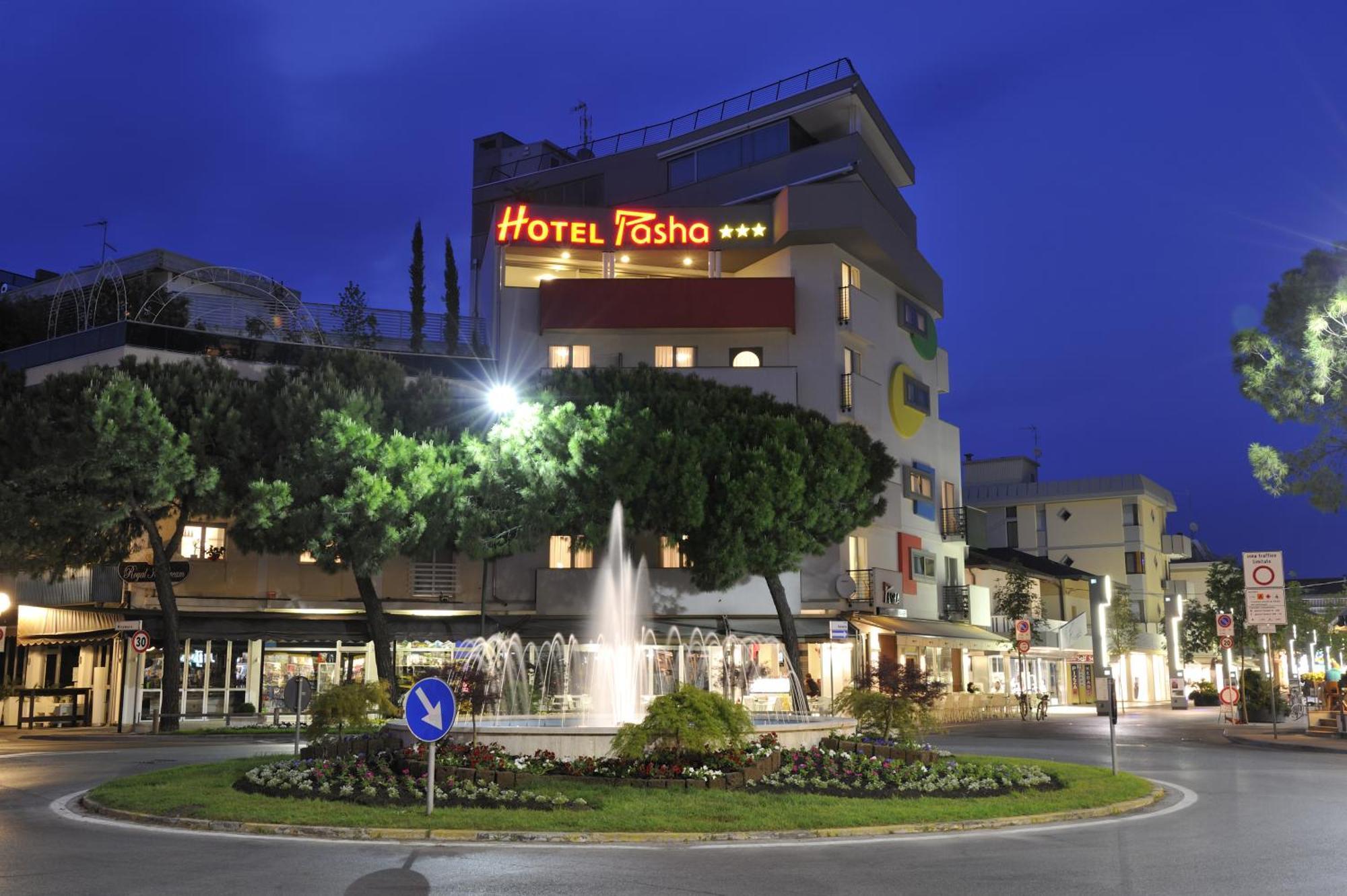 Hotel Pasha Lignano Sabbiadoro Bagian luar foto