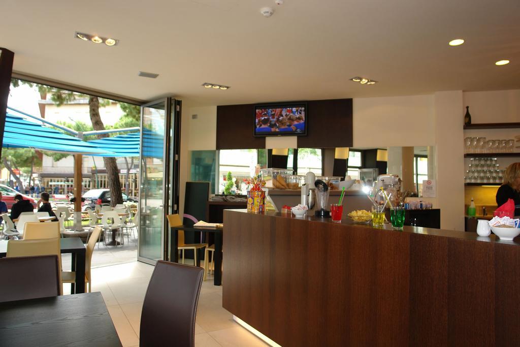Hotel Pasha Lignano Sabbiadoro Bagian luar foto