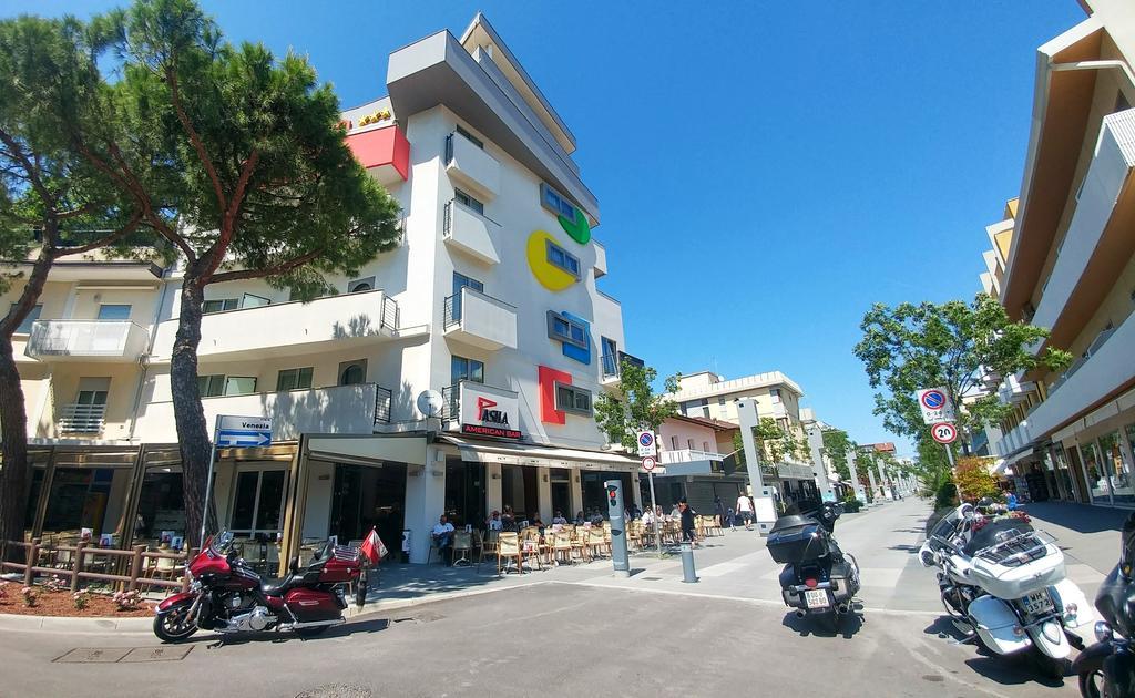 Hotel Pasha Lignano Sabbiadoro Bagian luar foto