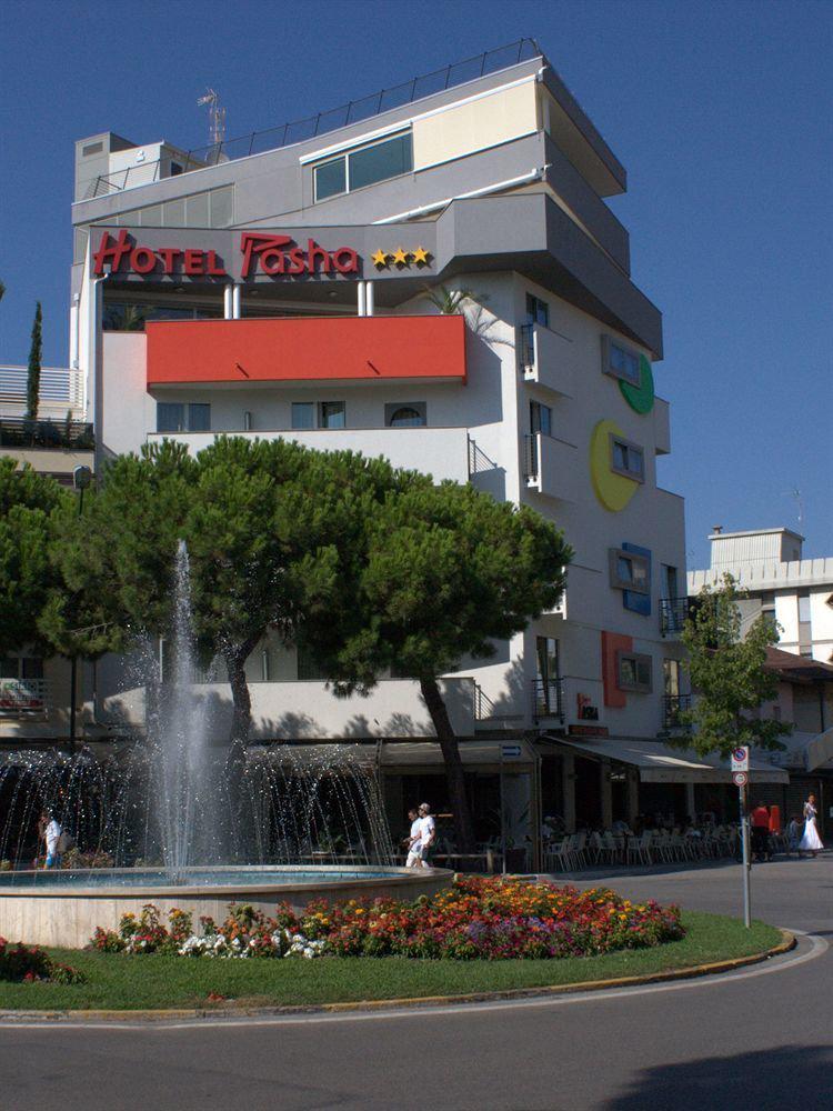 Hotel Pasha Lignano Sabbiadoro Bagian luar foto