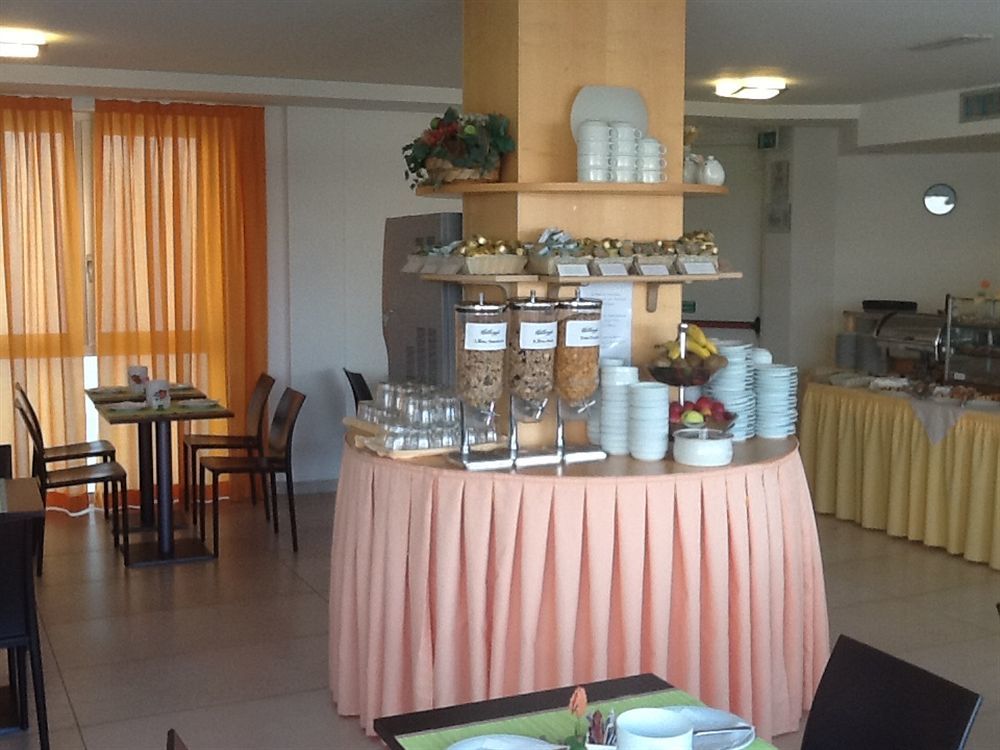 Hotel Pasha Lignano Sabbiadoro Bagian luar foto