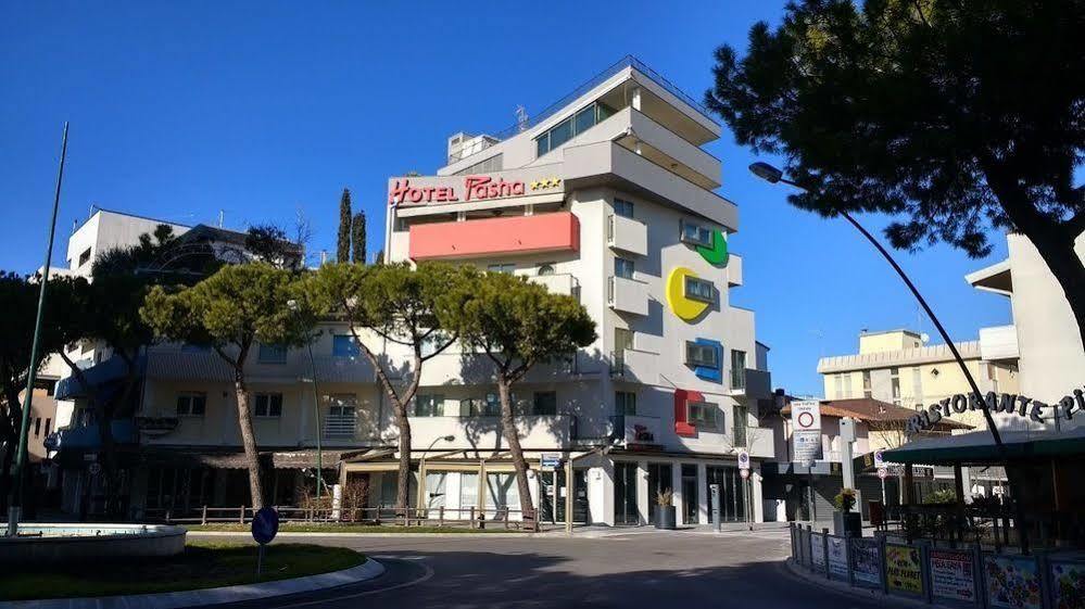 Hotel Pasha Lignano Sabbiadoro Bagian luar foto