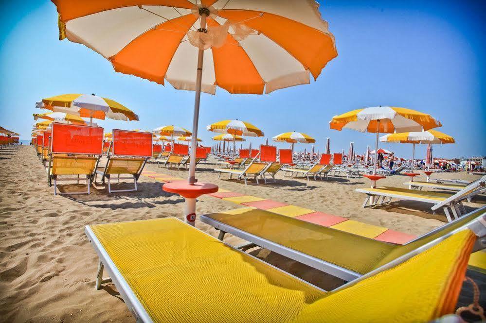 Hotel Pasha Lignano Sabbiadoro Bagian luar foto