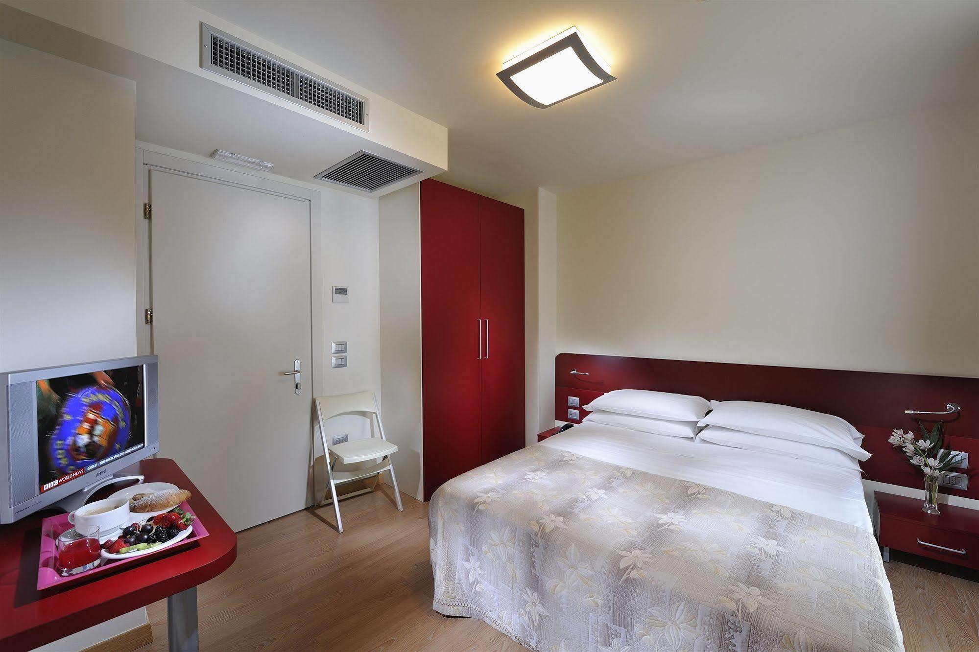 Hotel Pasha Lignano Sabbiadoro Bagian luar foto