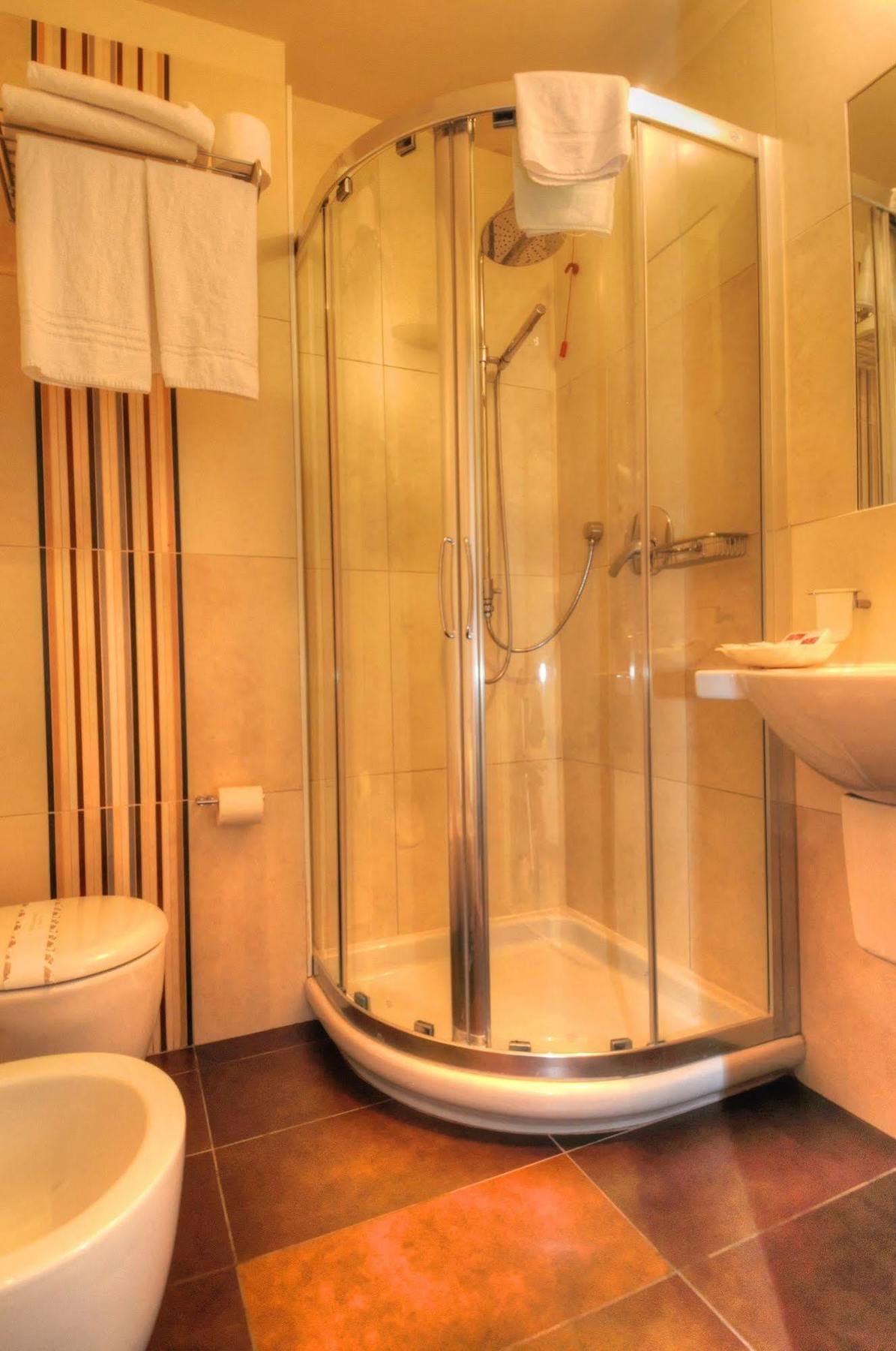 Hotel Pasha Lignano Sabbiadoro Bagian luar foto