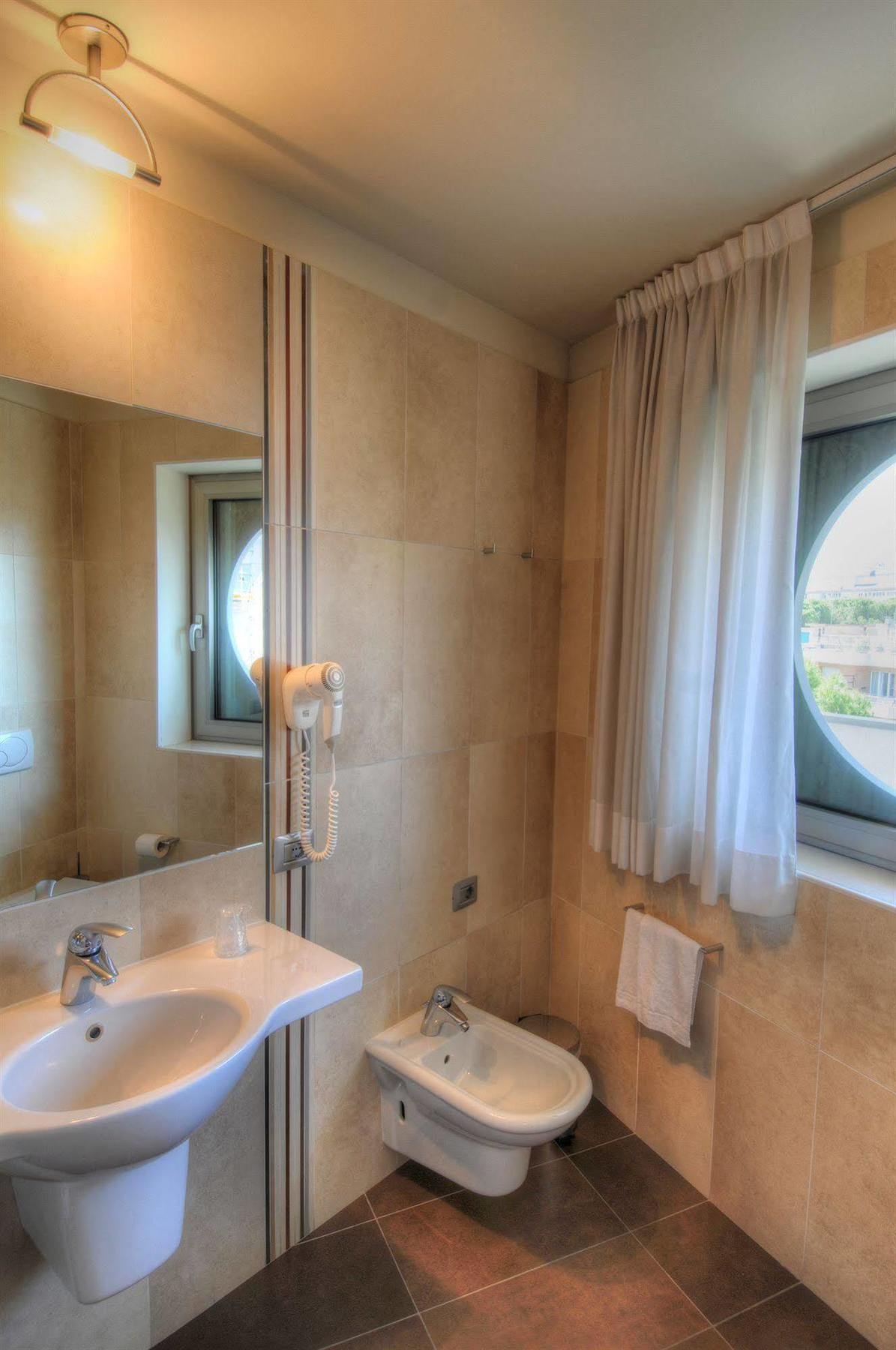 Hotel Pasha Lignano Sabbiadoro Bagian luar foto