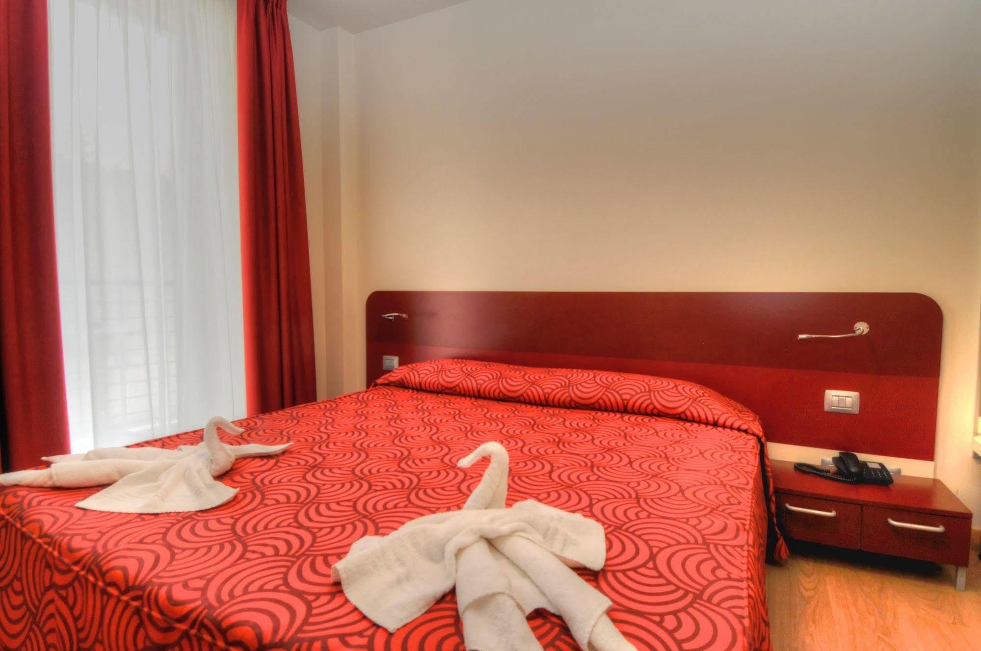 Hotel Pasha Lignano Sabbiadoro Bagian luar foto