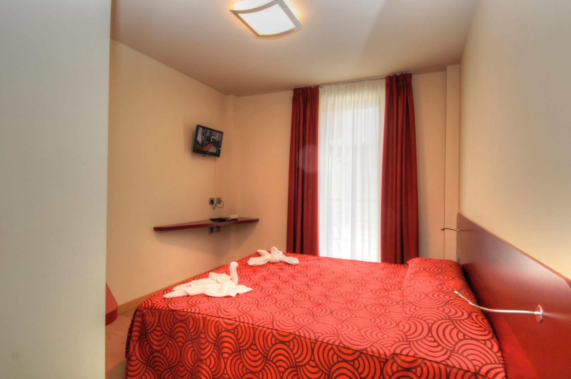 Hotel Pasha Lignano Sabbiadoro Bagian luar foto