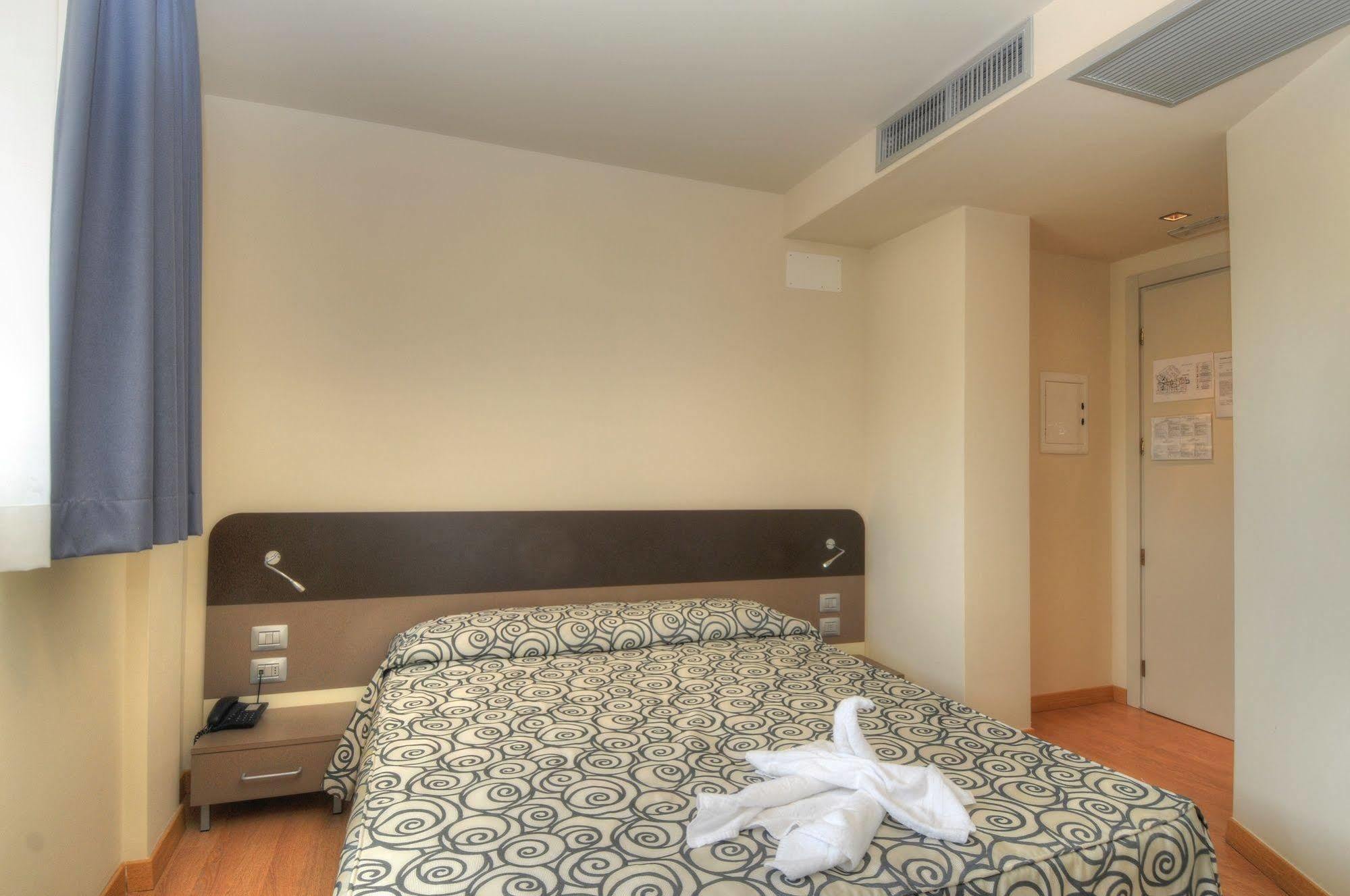 Hotel Pasha Lignano Sabbiadoro Bagian luar foto
