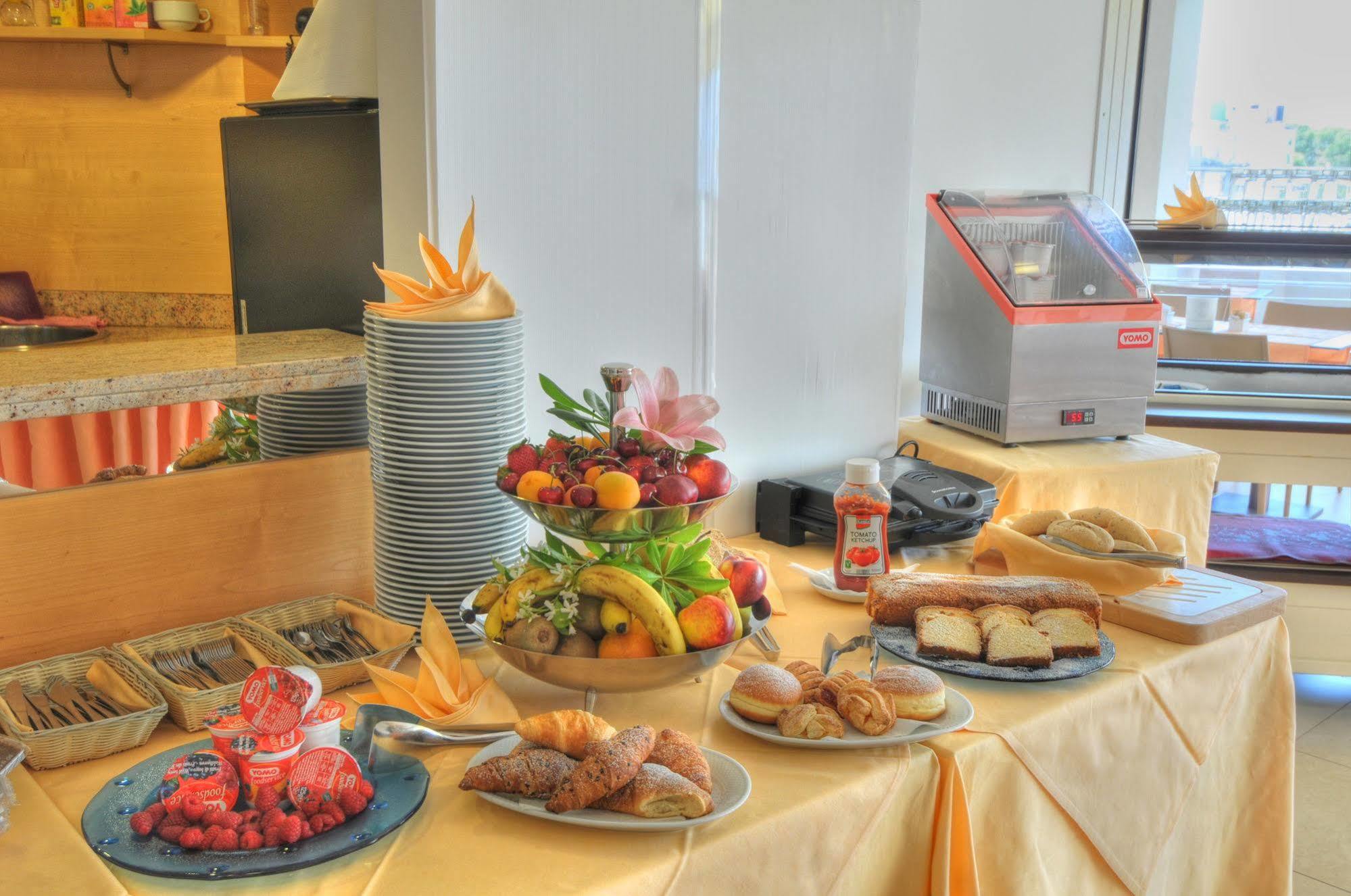Hotel Pasha Lignano Sabbiadoro Bagian luar foto