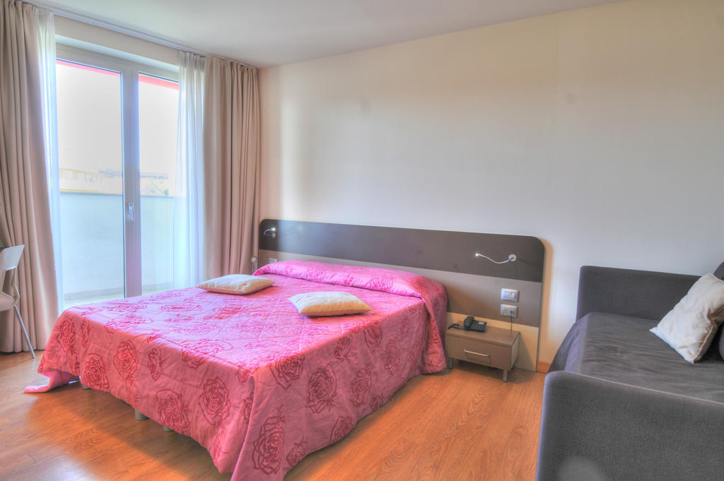 Hotel Pasha Lignano Sabbiadoro Bagian luar foto