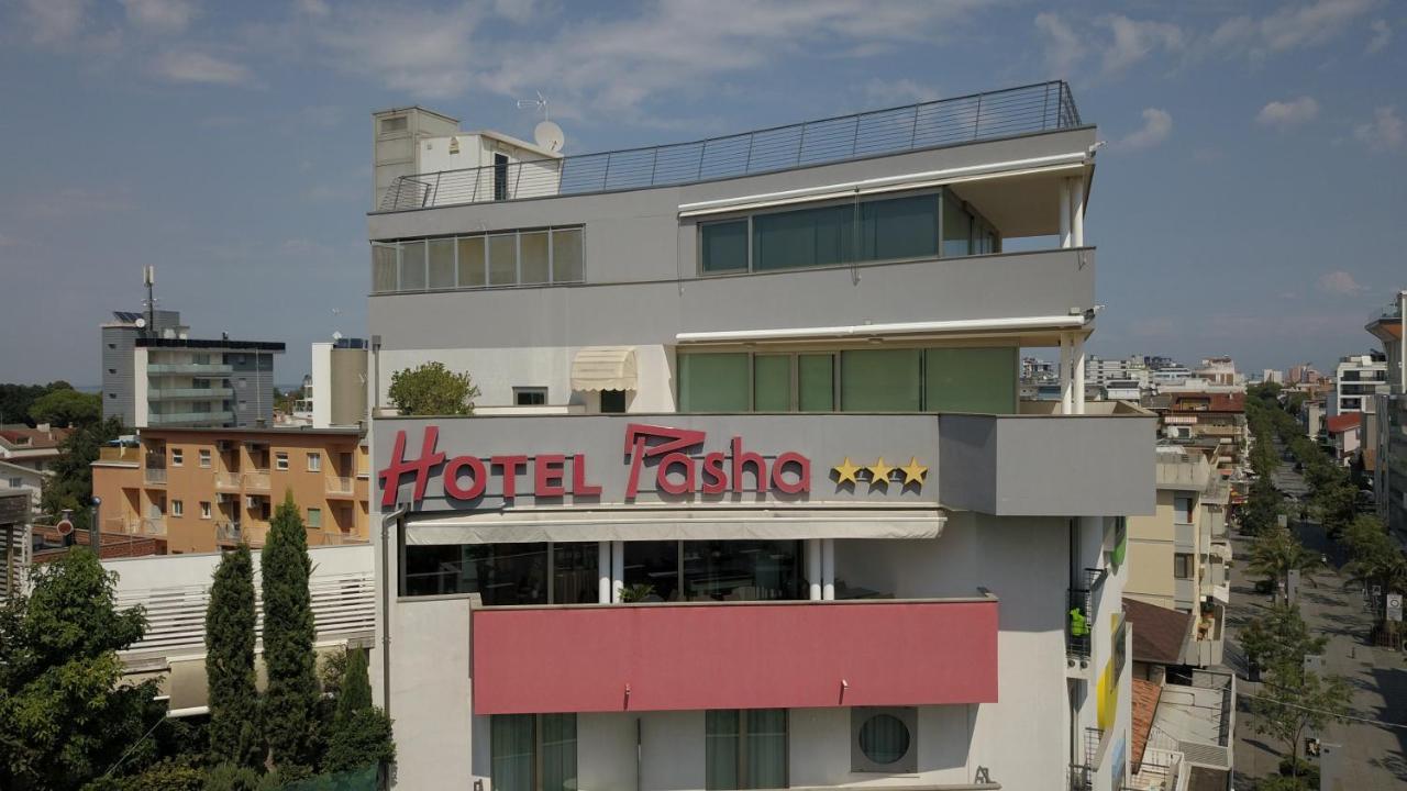 Hotel Pasha Lignano Sabbiadoro Bagian luar foto