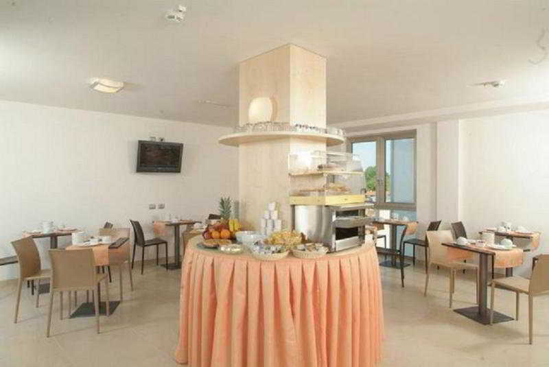 Hotel Pasha Lignano Sabbiadoro Bagian luar foto
