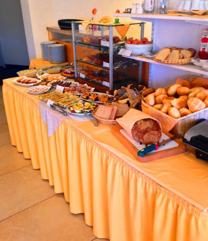 Hotel Pasha Lignano Sabbiadoro Bagian luar foto